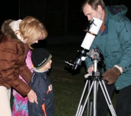 ICROL team members share views of the heavens with public.